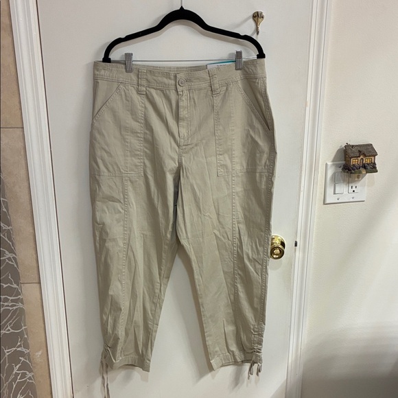 Style & Co. Beige Capris with Drawstring Hem in Sz 16 - Picture 1 of 15
